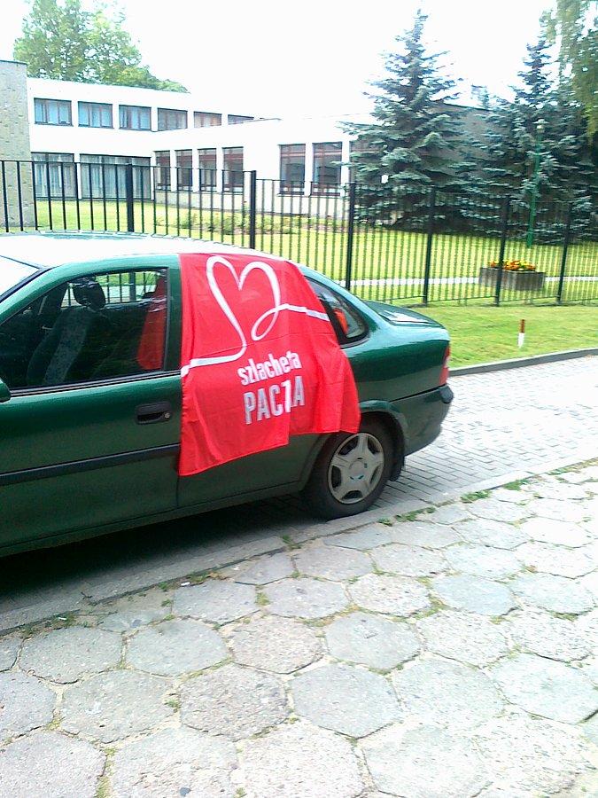 "Szlachetna paczka " latem? Widać Mikołaj też chce się ogrzać