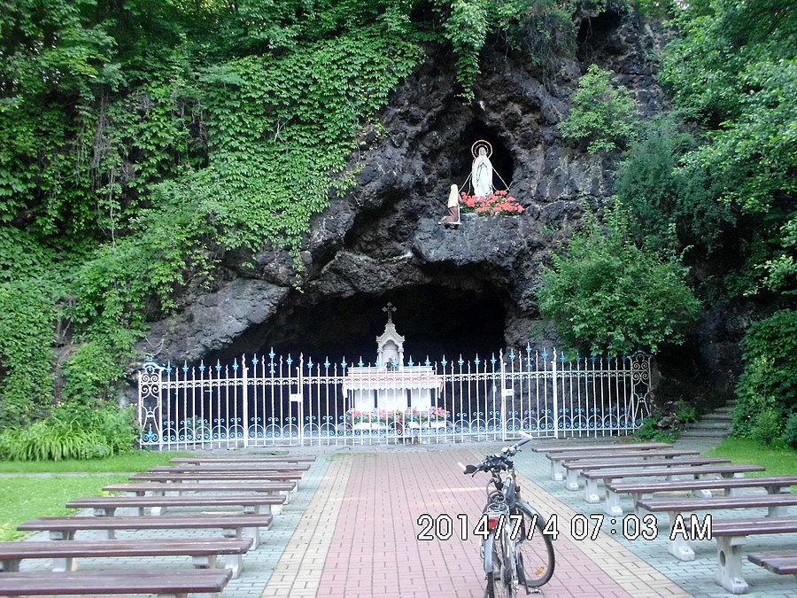 Grota ku czci Matki Bożej z Lourdes w Panewnikach