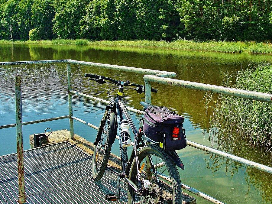 Jezioro i rower
