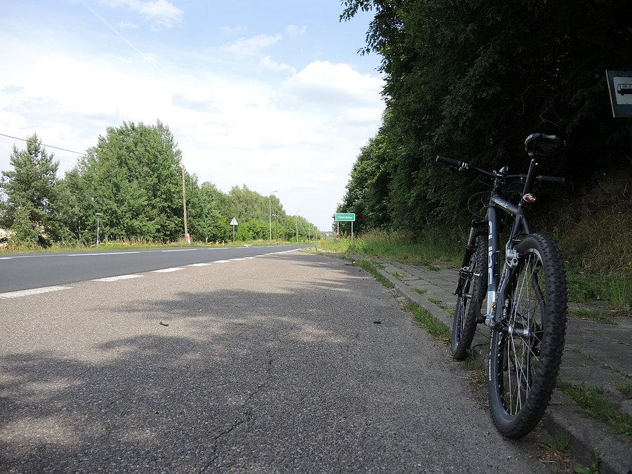 Przed tablicą Czarnków - krótki odpoczynek