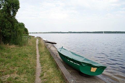Ścieżką nad brzegiem Zalewu Sulejowskiego