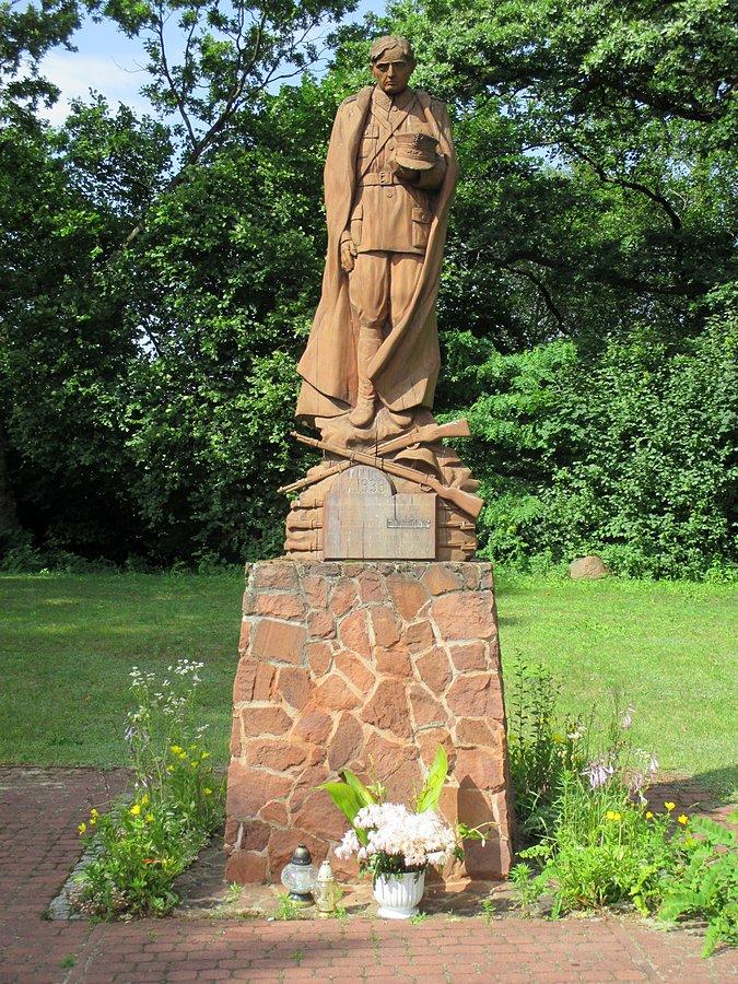 Pomnik płk. Zieleniwskiego w Momotach Górnych, Lasy Janowskie