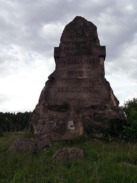 Obelisk na przeł. Sanguszki