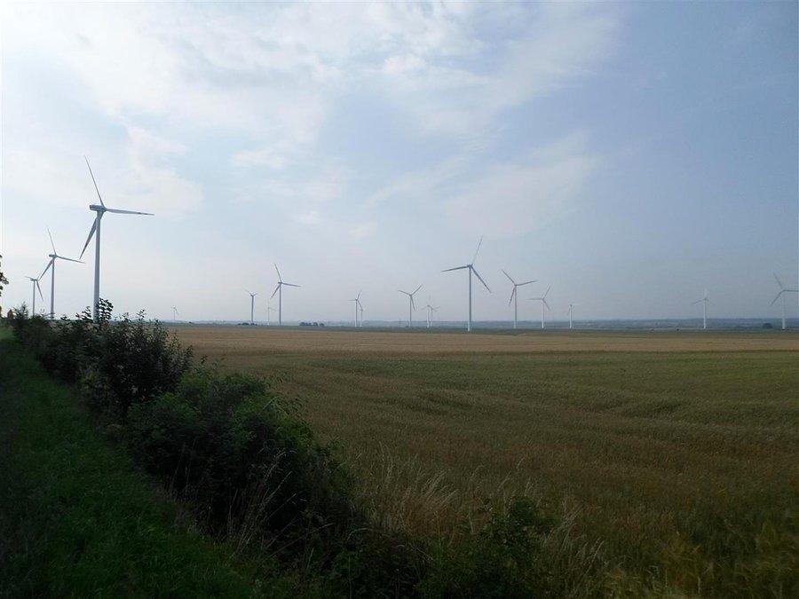 Wiatraków jest coraz więcej, te są w Łebczu
