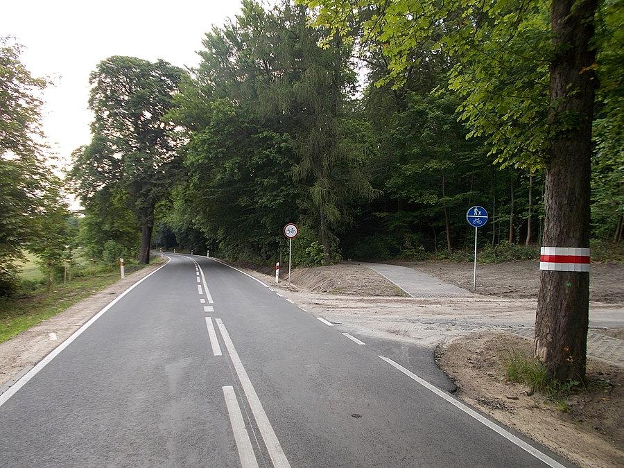 Zakaz B-9 od strony Suchacza z uwagi na zwężenie drogi przy Dębie Bażyńskiego