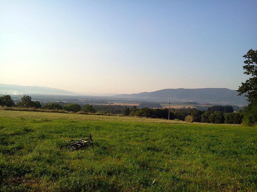 Widok z Żukowa na Beskidy