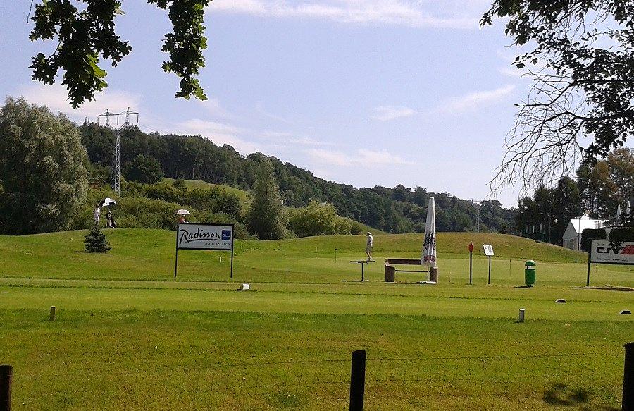 Pole golfowe w Binowie