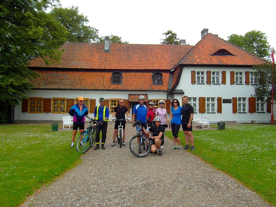 Dworek w Będominie – zdjęcie grupowe