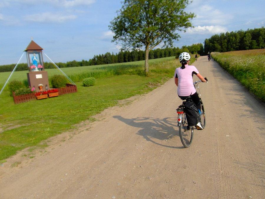 Dalej szutrowymi drogami