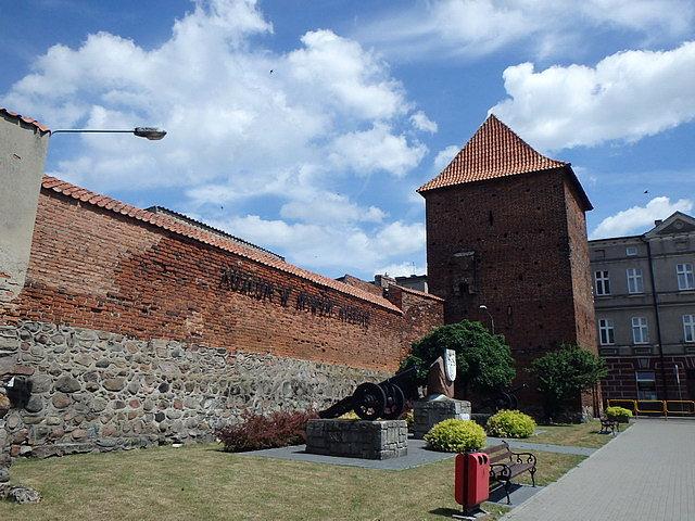 Fragment dawnych obwarowań miejskich wraz z Bramą Brodnicką
