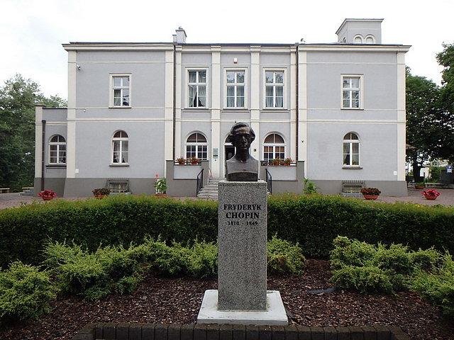 Dworek w Szafarni i pomnik Fryderyka Chopina