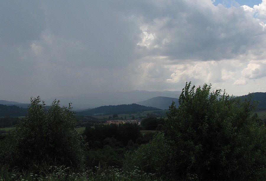Ile razy tu jestem, na punkcie widokowym za Lutowiskami, zawsze pada