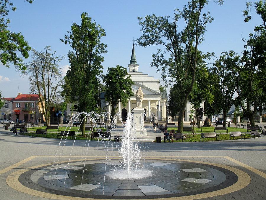 Rynek w Kocku z animowaną fontanną