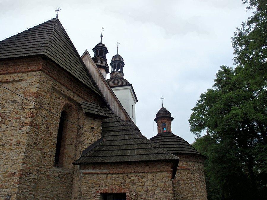 Wieże kościoła w Tarnowicach Starych