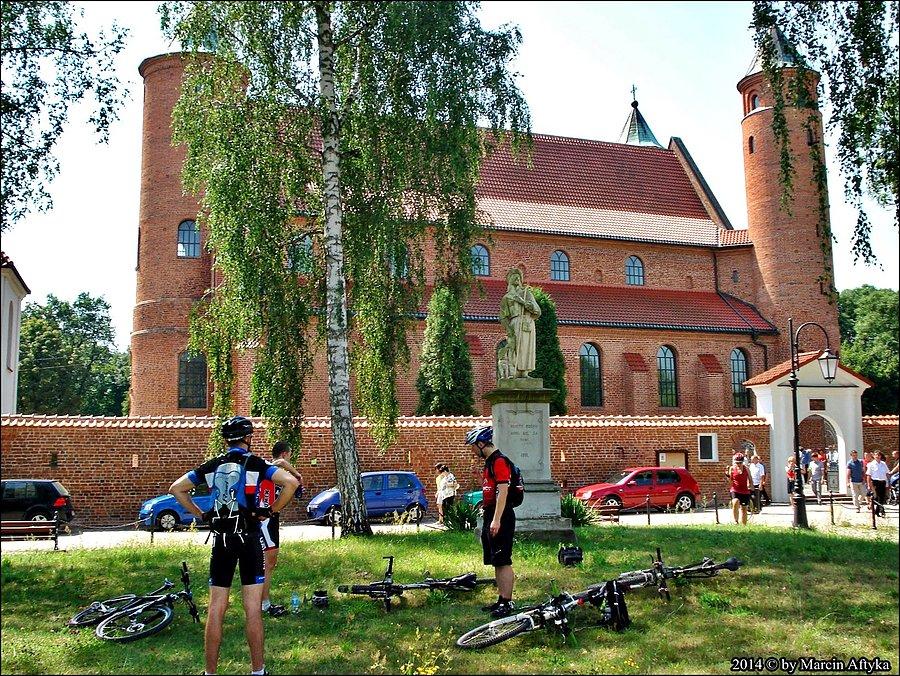 Brochów. Kościół