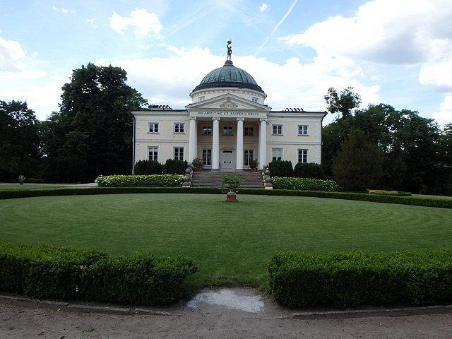Pałac w Lubostroniu