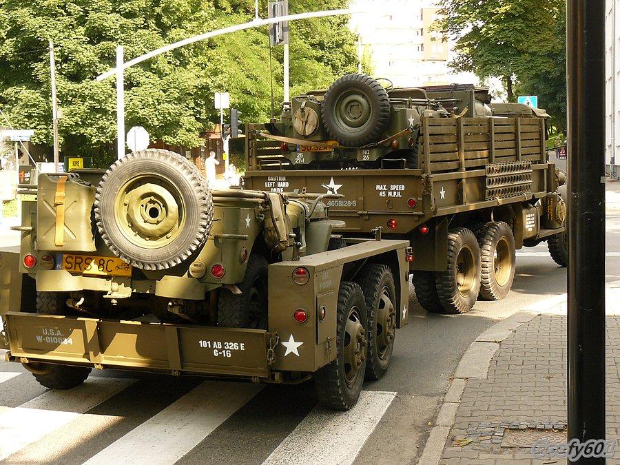 Dwe Jeep-y jeden na pace drugi na lawecie - cud miód :)