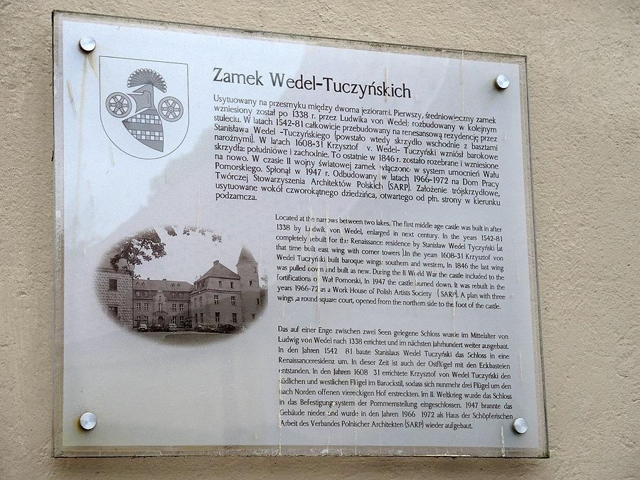 Zamek w Tucznie - tablica informacyjna