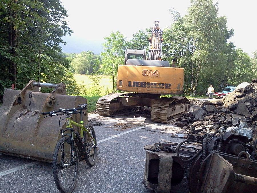 Przez rozbierany most