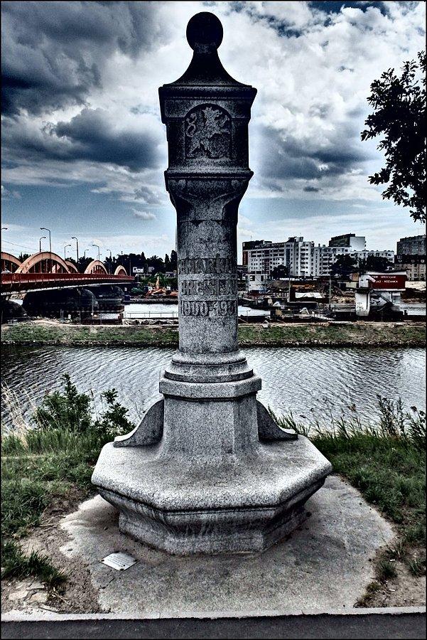 Słup graniczny przy Moście Trzebnickim