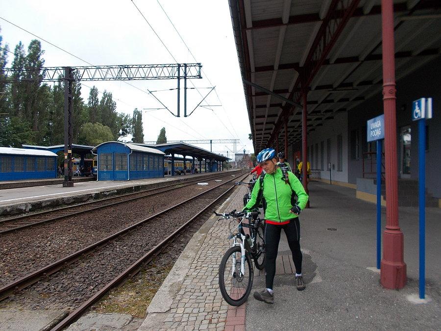 STOPowcy napierają na peron