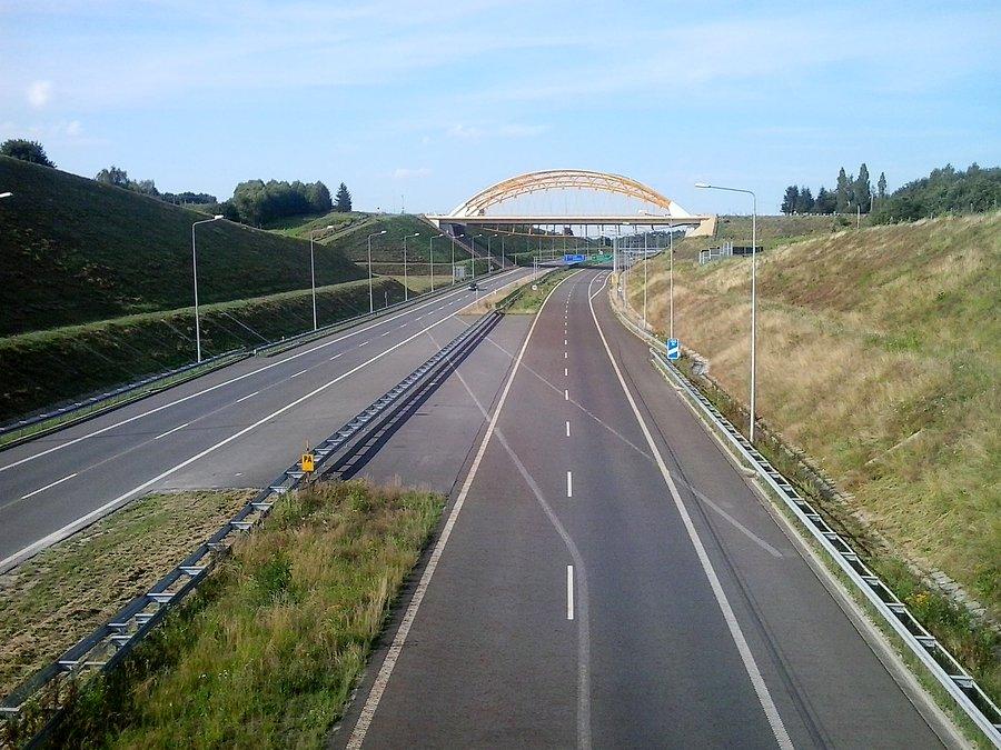 Widok na most w ciągu drogi wojewódzkiej 933