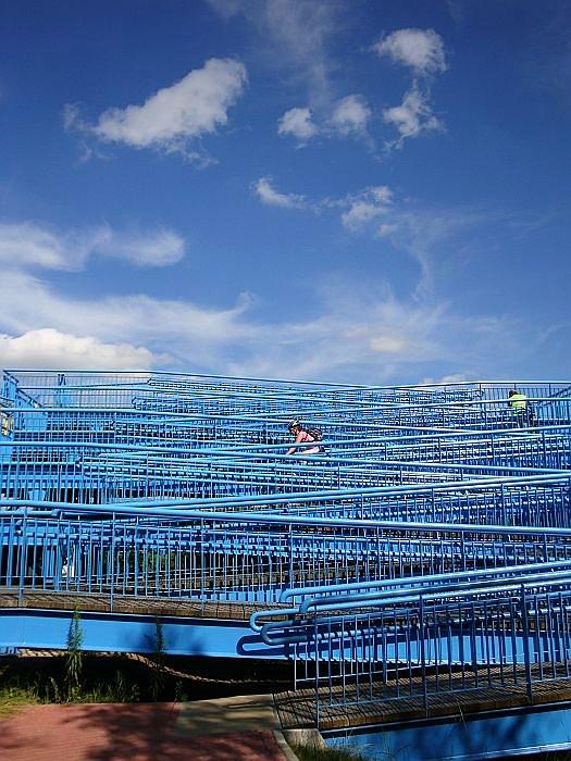 Brawa dla Architekta :) - szybciej wejść z rowerem po schodach obok:P