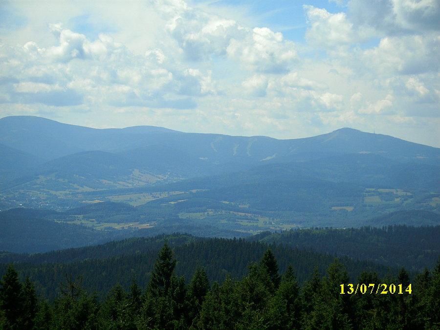 Od lewej Śnieżnik a od prawej Czarna Góra