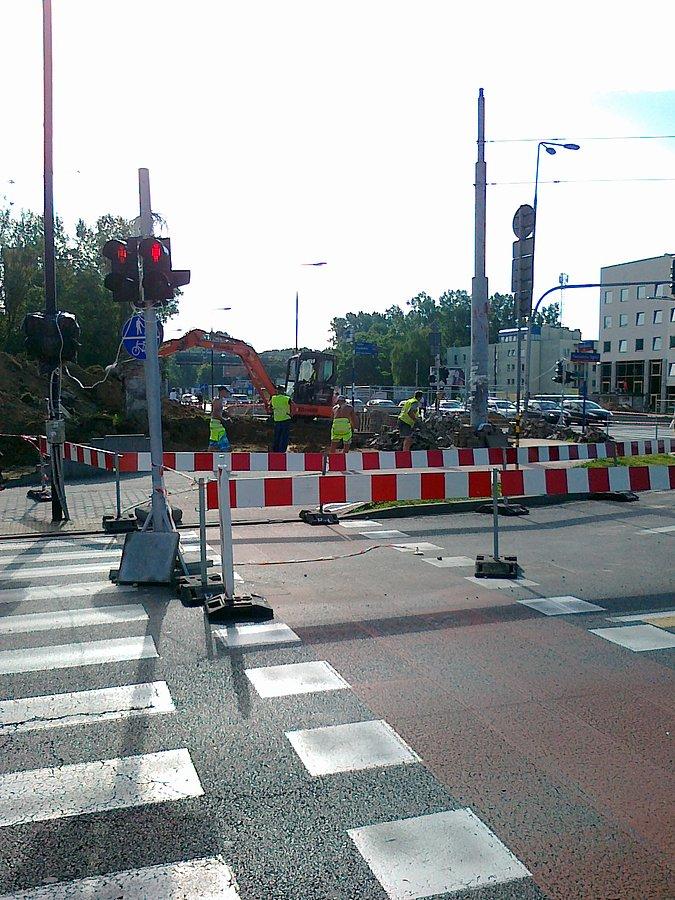 Codziennie zmiana drogi dla pieszych i rowerów