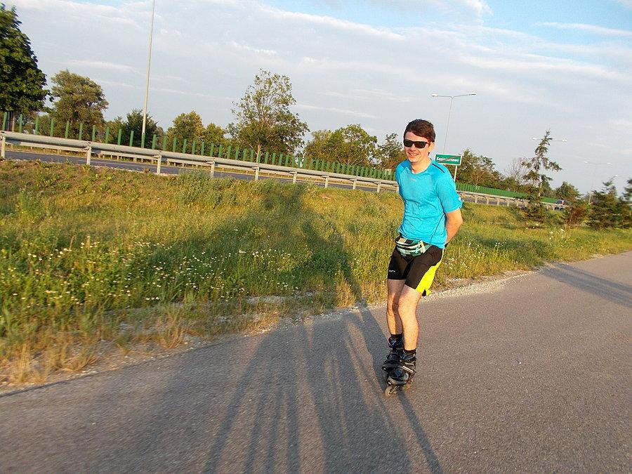 Ściganko z rolkarzem