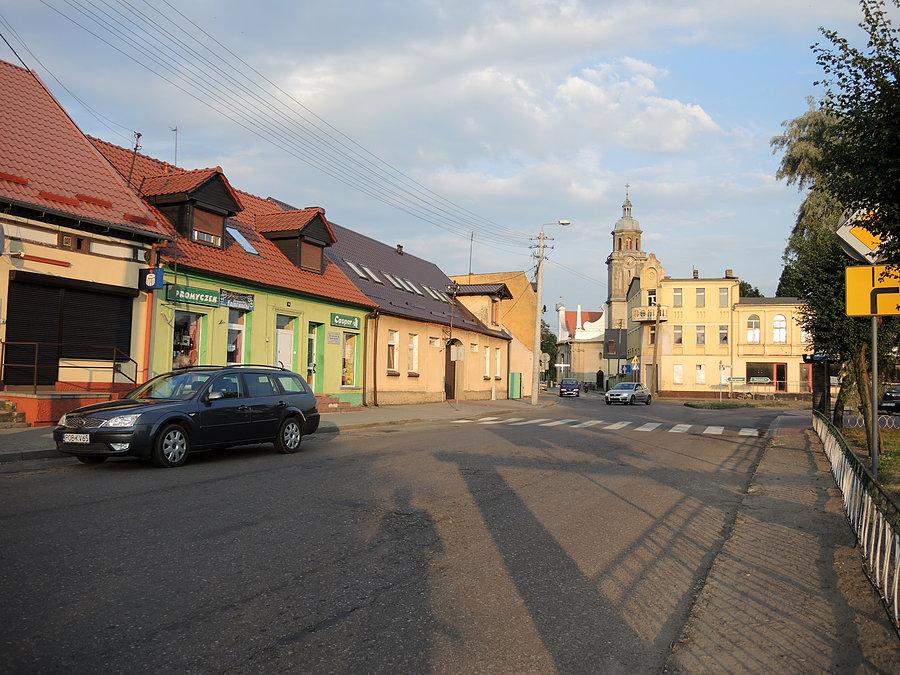 Ryczywół - rynek - widok w kierunku kościoła Św. Mikołaja