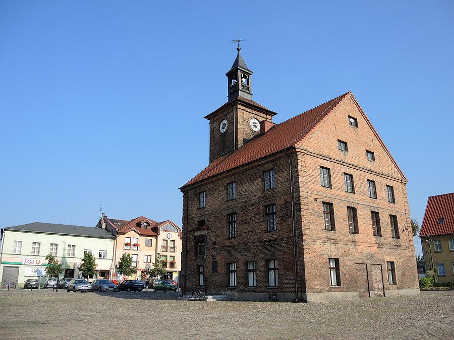 Zabytkowy barokowy ratusz w Obrzycku