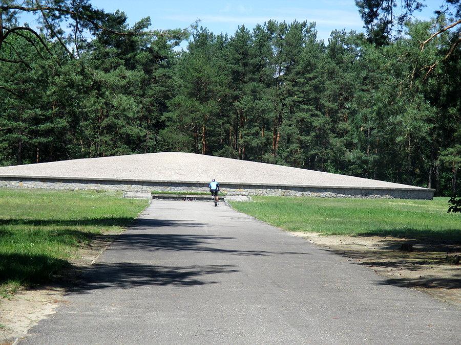 Monument na terenie obozu zagłady w Sobiborze