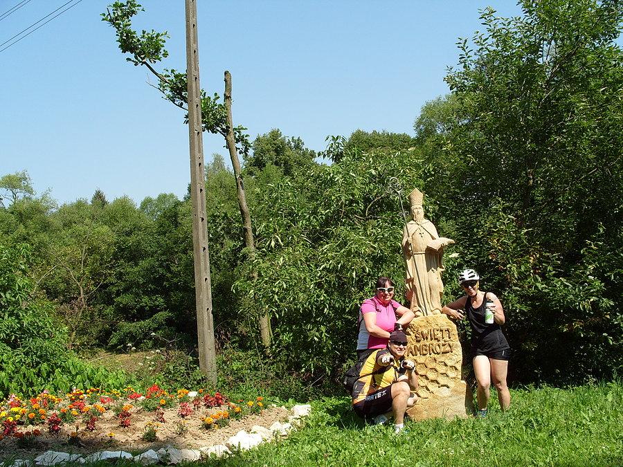 Święty Ambroży w Topolicach, przypomniały sobie dziewczyny o koledze że taki z nimi jedzie ;)