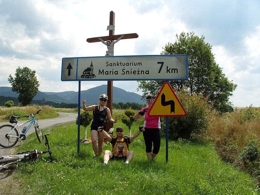 A tam zmierzamy, ale jak się przekonamy na miejscu, nie wszyscy będą mogli przekroczyć bramy napisał bym niebios, ale w tym momencie były to bramy chciwości