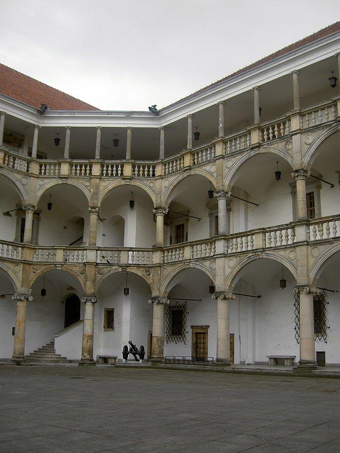 Dziedziniec na zamku w Brzegu