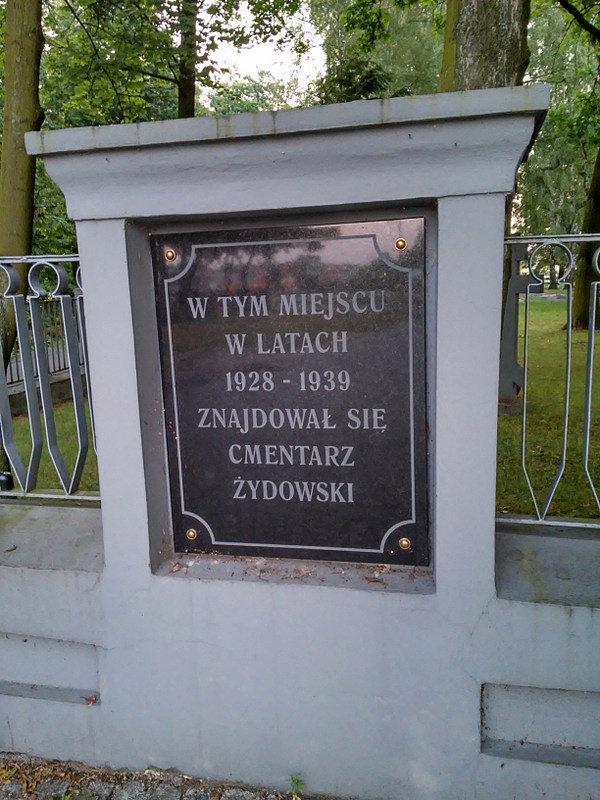 Tylko czemu zniszczono stary cmentarz