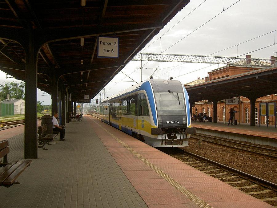Szynobus na stacji w Brzegu