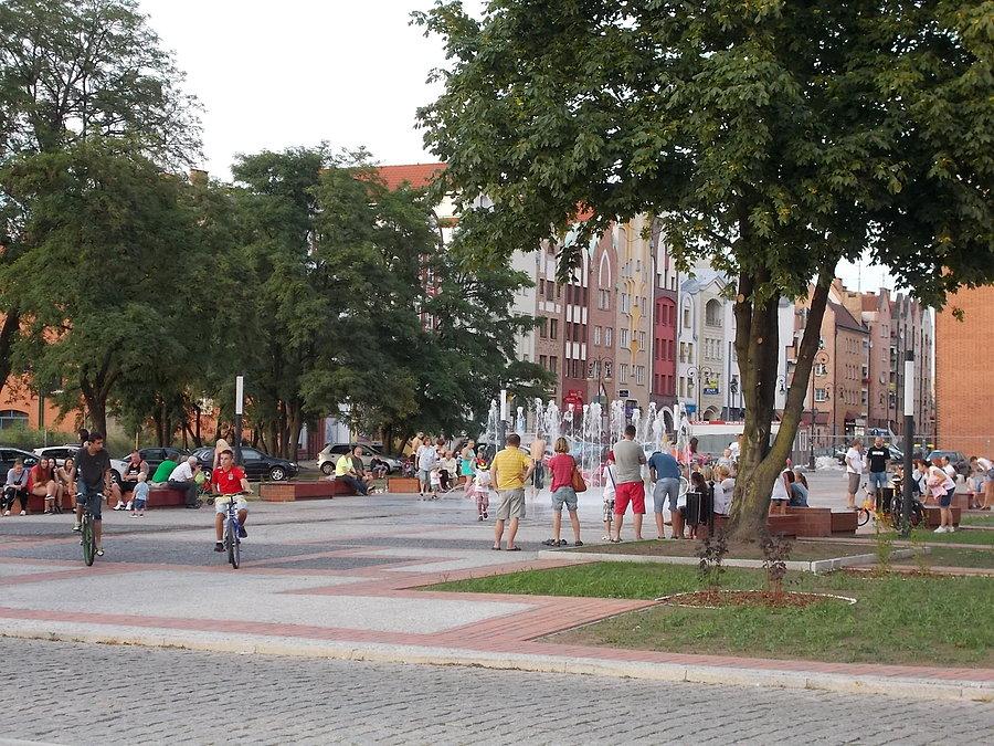 Fontanna posadzkowa na placu katedralnym