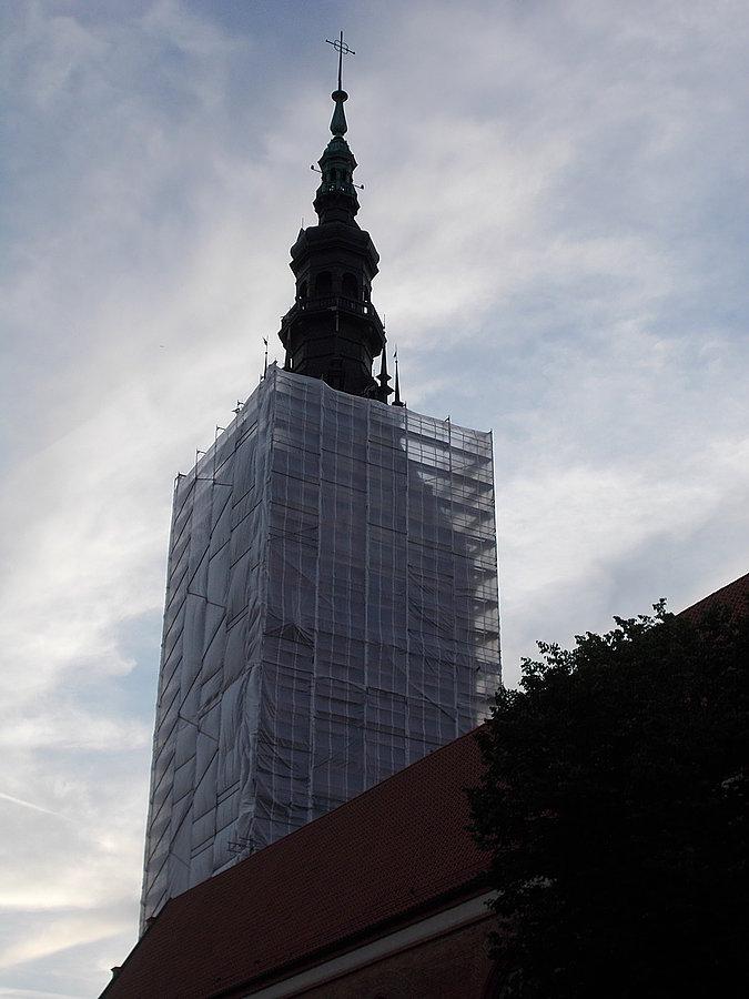 Biała wieża katedry