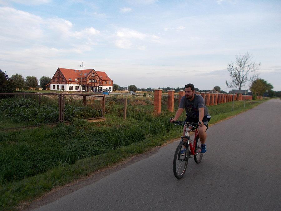 Łukasz na rowerze