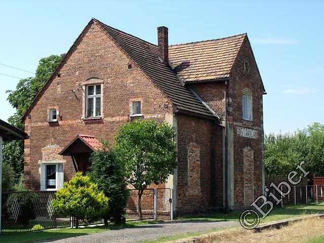 Budynek stacji kolejki wąskotorówki w Stanicy