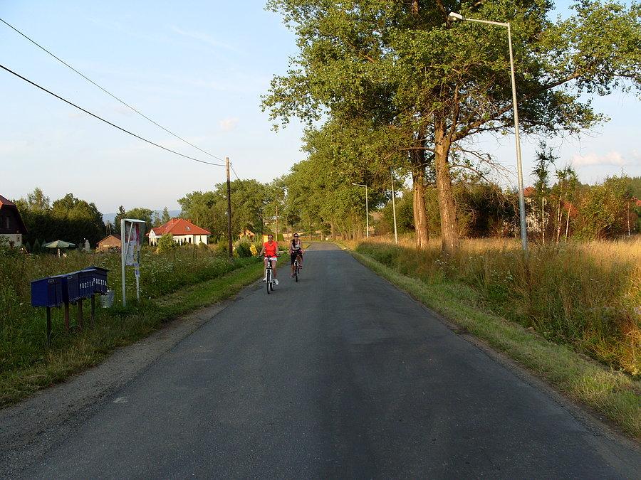 Po łatkowaniu jedziemy dalej i dziewczyna i to nie jedna jedzie z nami na zimne małe co nie co, ale mamy szczęście ;)