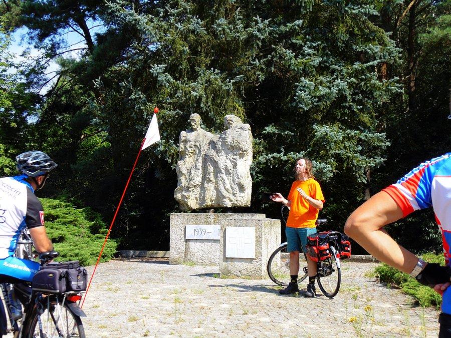 Przy Pomniku Martyrologii Więźniów Obozów Polickich