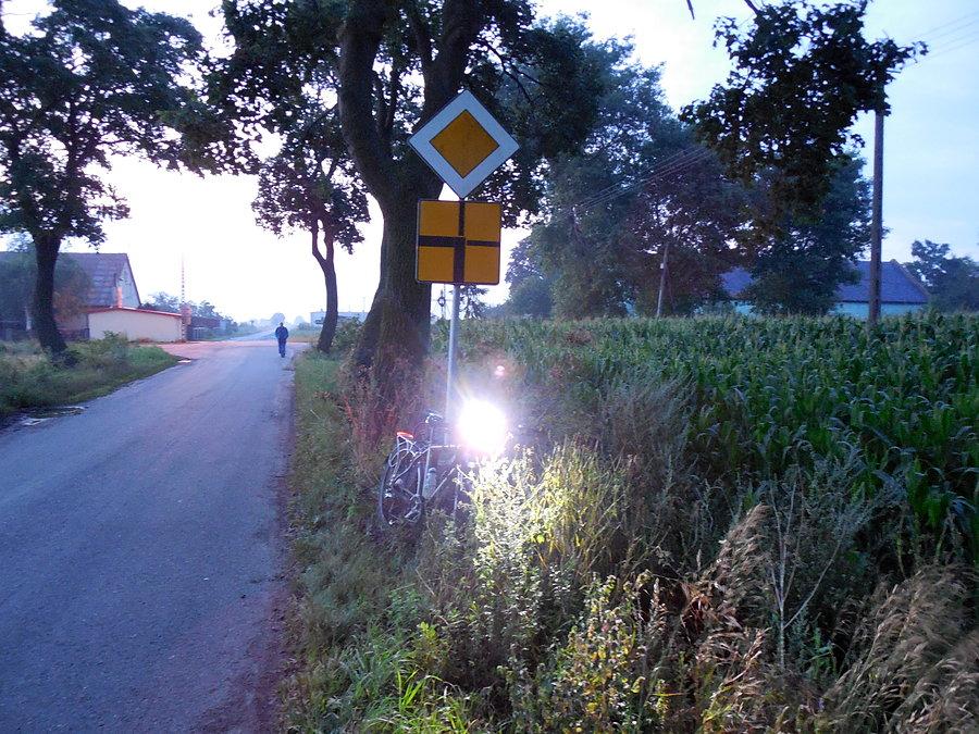 Reflektor świeci na najniższym stopniu mocy