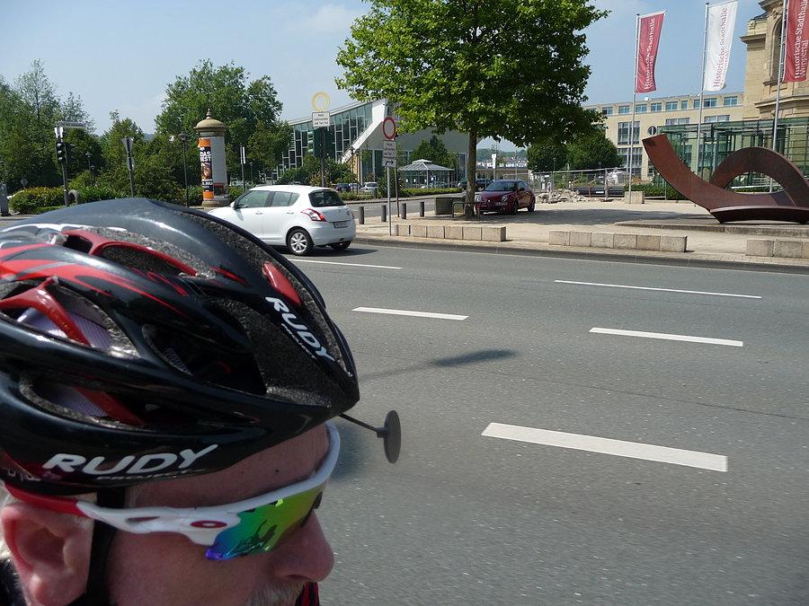 Runda na Hattingen . przez centrum Wuppertalu