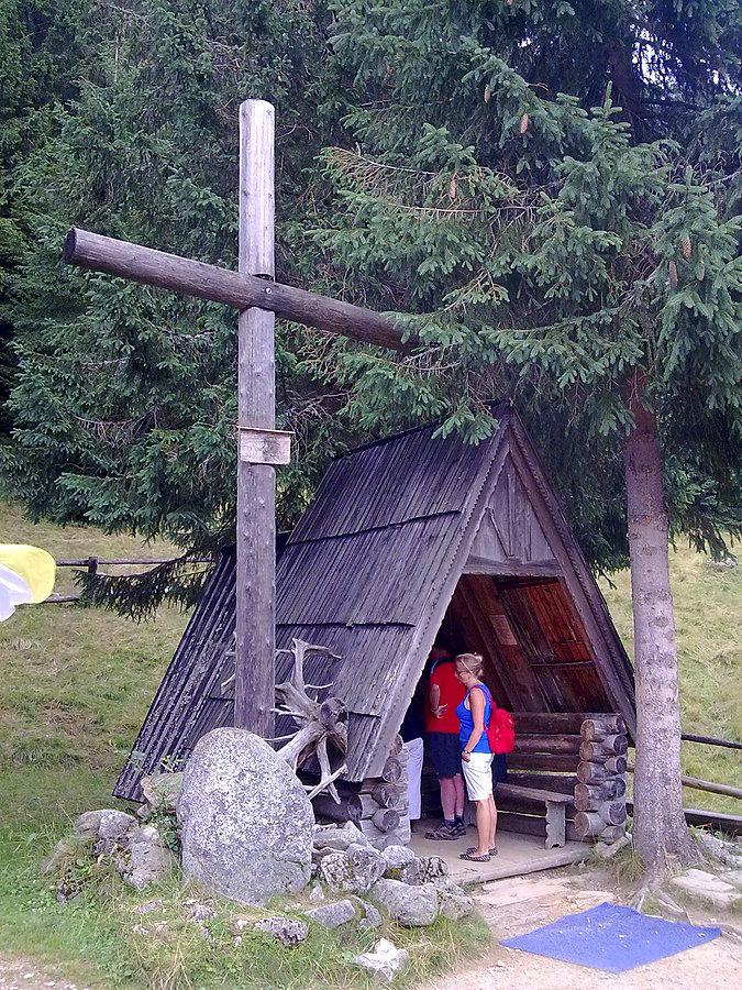 Szałas przy schronisku w Chochołowskiej