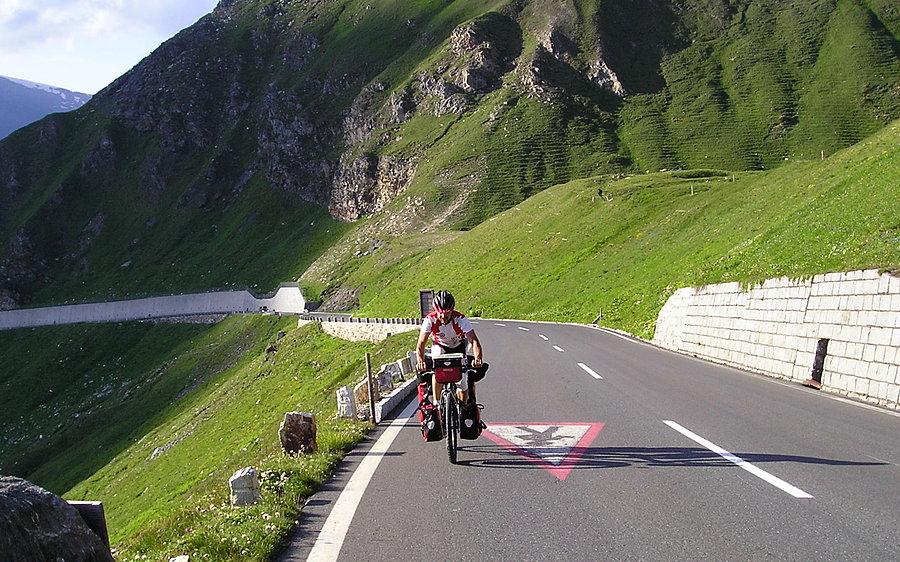 Atakuję słynną Hochalpenstrasse, ponad 30 km do góry !