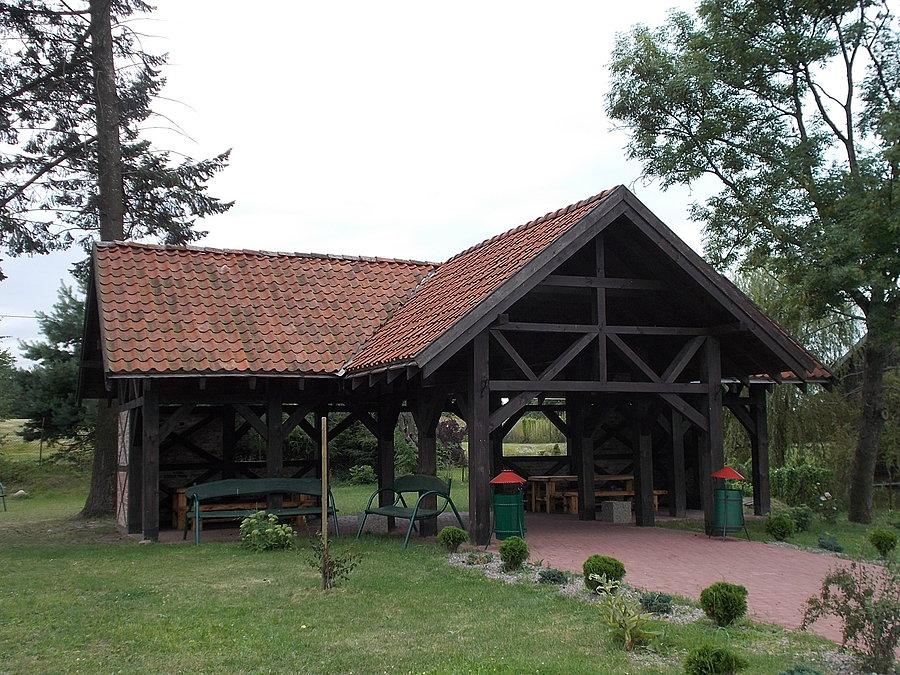 Łęcze - wiata ,,podcieniowa''
