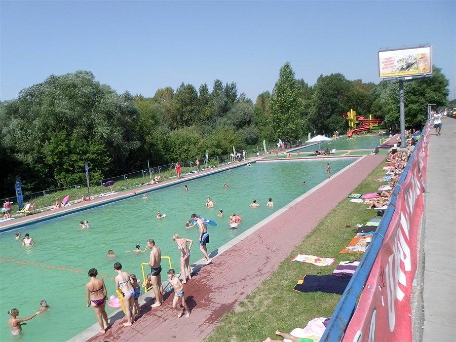 Baseny (kiedyś) Łączności